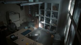 Lanterns 2026 S01E03 1080p x265-ELiTE burn-in 1920x960 rtx